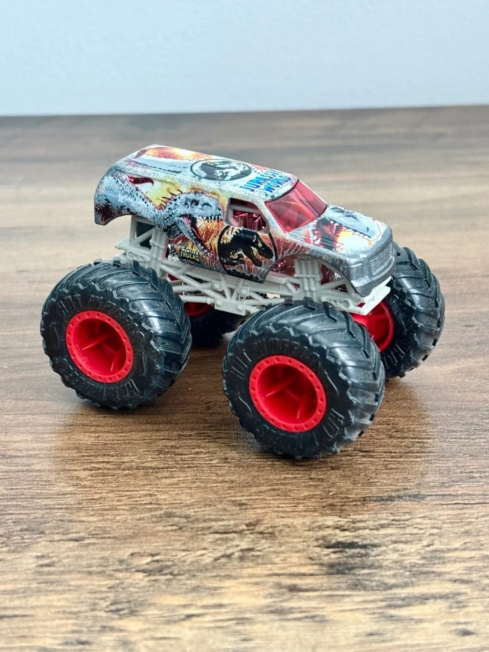 Hot Wheels Monster Truck Jurassic World Indominus Rex Die-Cast 1:64 Loose Toy